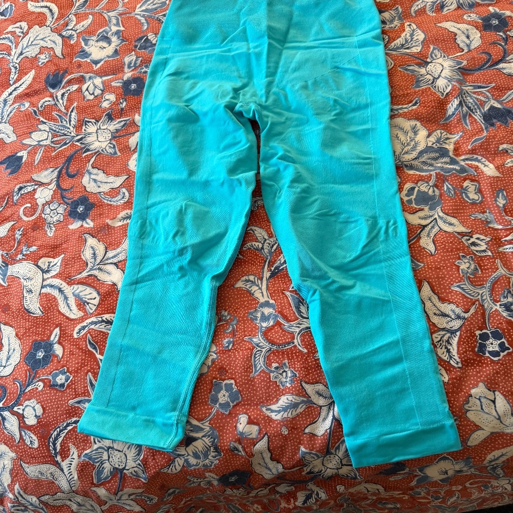 Lululemon Athletica turquoise leggings size 12